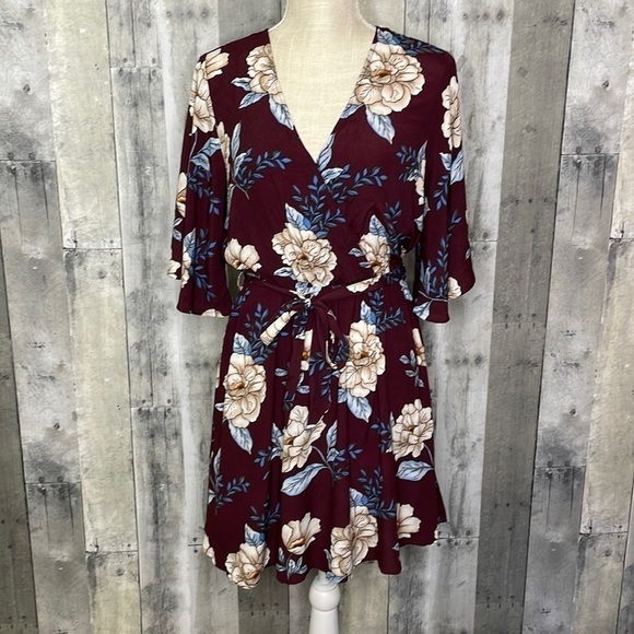 NWT Forever 21 Floral Print Dress. Elastic Waist With Belt. Bell Sleeves. Size M - Picture 1 of 11